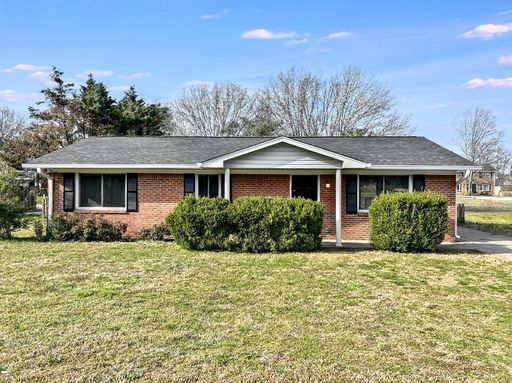 Adorable 3-Bedroom Home with Fenced Yard Near Downtown Franklin / Pet-Friendly / Coming Soon! – photo 1