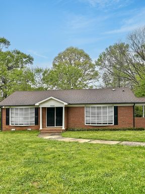 4-Bedroom Home in a Convenient Location with Modern Amenities / Pet-Friendly / Vouchers Accepted / Available Now! – photo 1