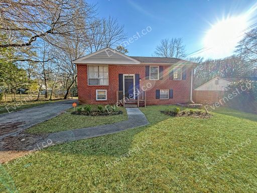 Delightful 5-Bedroom / Pets Allowed / Available Now! – photo 1