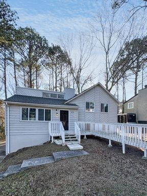 Bright and Spacious 3-Bedroom Home in a Desirable Neighborhood / Pet-Friendly/ Available Now! – photo 1