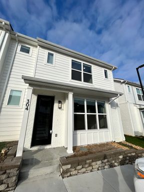 Spacious and Bright 3-Bedroom Townhome in a Prime Location / Pet-Friendly / Available Now!/ Half month off 2nd full month – photo 1