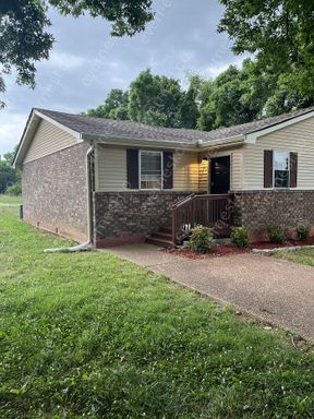 2 bed / 1 bath duplex