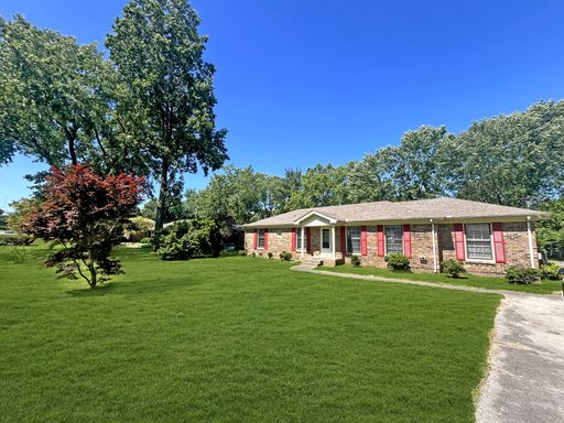 Beautiful 4-Bedroom Family Home with Modern Conveniences and Prime Location / Pet-Friendly / Available Now! – photo 1