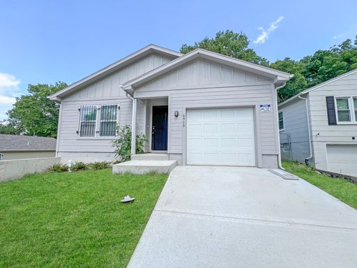 Charming 4-Bedroom Home Near All Amenities / Pet-Friendly / Section 8 Accepted / Available Now! – photo 1