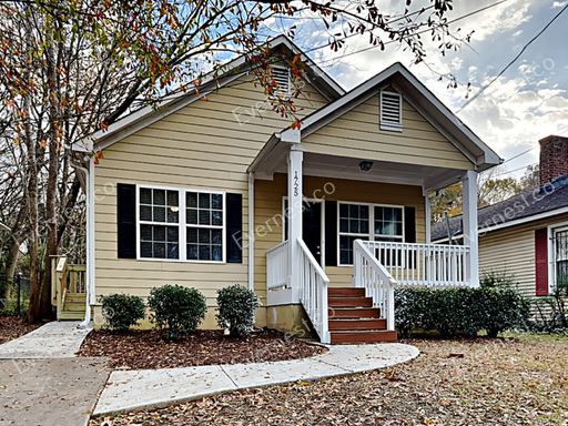 Beautiful 4 Bed, 2 Bath Home with Fenced Yard and Modern Amenities / Pet-Friendly / Available Now! – photo 1