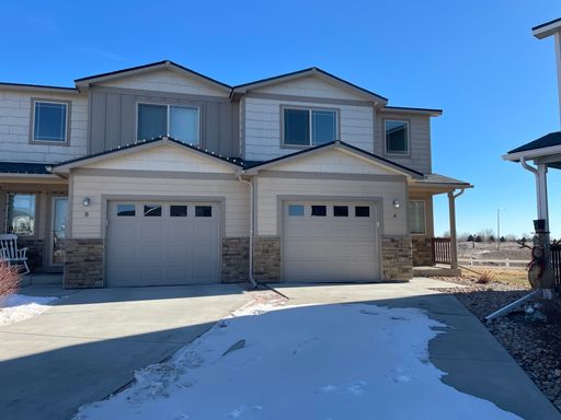 Beautiful 4-Bedroom Townhome with Ample Space and Natural Light / Available Now!