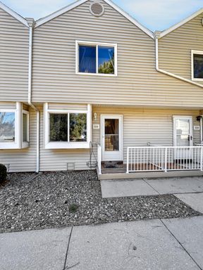 2-Bedroom Home with Modern Amenities and Convenient Location / pet-Friendly / Vouchers Accepted / Available Now! – photo 1