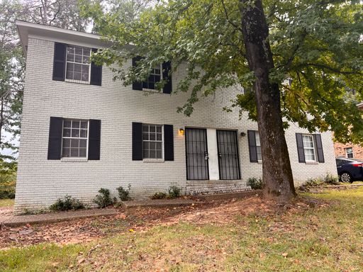 Charming 2BR Duplex with Modern Conveniences in Prime Location / Pet-Friendly / Vouchers Accepted / Available Now! – photo 1