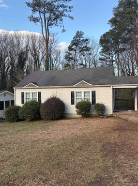 Cozy 3-Bedroom Home in a Convenient Location / Pet Friendly / Available Now! – photo 1