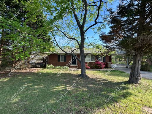 Cozy 3-Bedroom Home in a Convenient and Vibrant Neighborhood / Pet-Friendly
