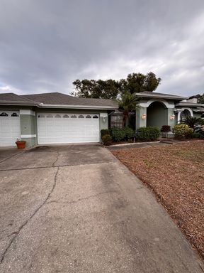 Elegant 3-Bedroom Home with Modern Comforts / Pet-Friendly / Inquire Now! – photo 1