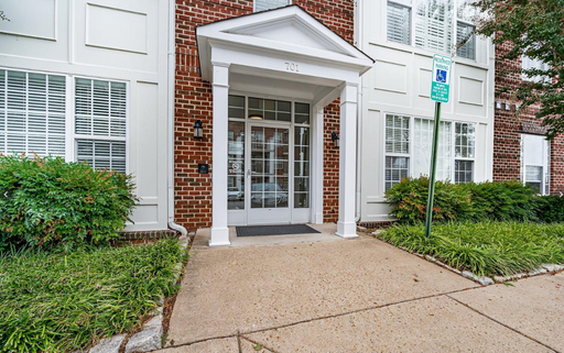 2 Bed & 2.5 Bath Condo in Fredericksburg | Pet-Friendly | AVAILABLE NOW! GET $250 OFF ON YOUR FIRST MONTH'S RENT IN YOUR 7 MONTH LEASE!!! – photo 1