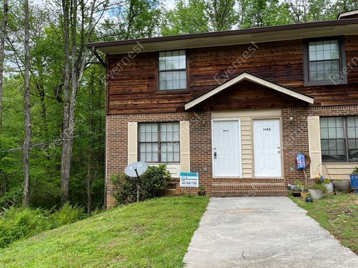 Charming 2-Bedroom Townhouse with Modern Amenities / Pet-Friendly / Available Now! – photo 1