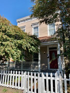 2 Bed & 1 Bath Duplex in Richmond / NO pets allowed / Available Now! – photo 1