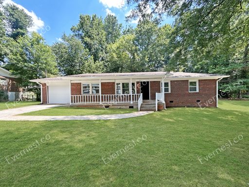 Lovely 3-Bedroom Home with Inviting Porch / Pet-Friendly!Available Now!