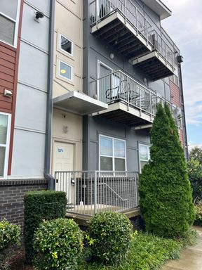 Lovely 1BR Townhouse Minutes from Downtown in Vibrant East Nashville / Pet-Friendly / Available Now! – photo 1