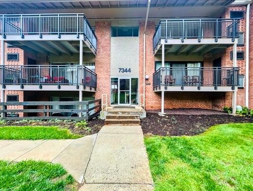 Charming 1-Bed, 1-Bath Top-Floor Condo with Balcony / Pet-Friendly / Available NOW! – photo 1