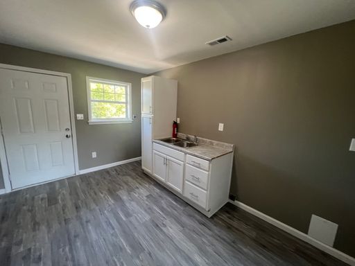 Cozy 2-Bedroom Apartment in Birmingham / Pet-Friendly / Vouchers Accepted / Available Now! – photo 1
