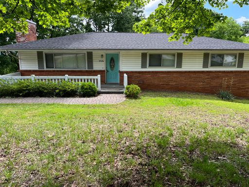 Charming 3-Bedroom Home with Modern Amenities – Perfect for Family Living /Small dogs allowed!! / Available Now!