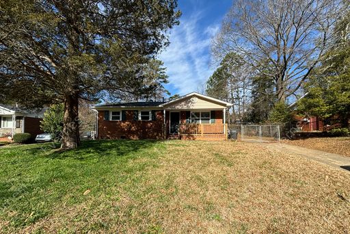 3 Bed & 1.5 Bath House in Charlotte / Pet-Friendly / Section 8 Accepted / Available Now! – photo 1