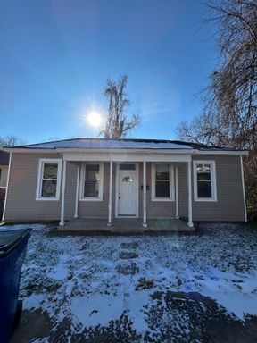Charming 3-Bedroom Home with Modern Amenities / Pet-Friendly / Available Now!