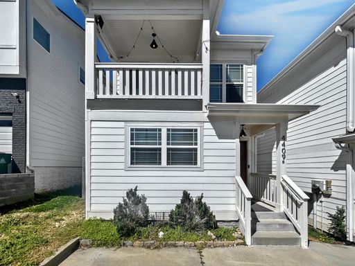Charming 3-Bedroom Home with Bright Living Spaces and Ideal Location / No Pets Allowed / Available Now!/ $500 off first full month's rent! – photo 1