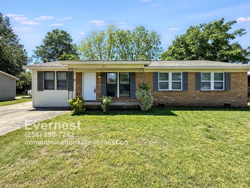 3-Bedroom, 1.5-Bath Home with Convenient Location / Pet-Friendly / Vouchers Accepted / Available Now! – photo 1