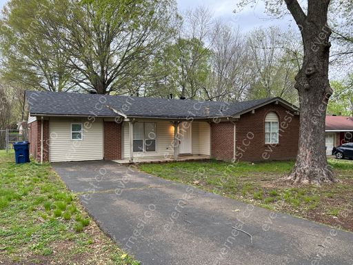 Beautiful 3 Bed & 1.5 Bath Home! – photo 1