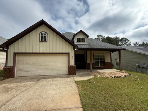 Beautiful 3-Bedroom Home with Modern Comforts and Cozy Style / Pet-Friendly / Available Now!