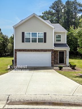 Lovely 3-Bedroom Home with Spacious Layout and Modern Features / Pet-Friendly / Available Now! – photo 1