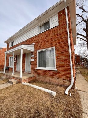 Charming 2-Bedroom Duplex Home / Pet-Friendly / Available Now! – photo 1