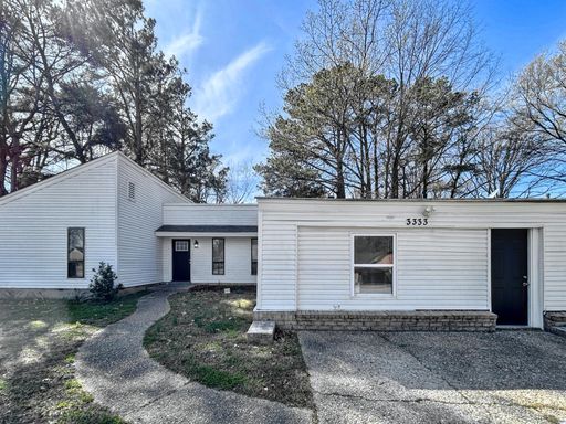 Adorable 4-Bedroom Home with Modern Amenities and a Fenced Yard / Pet-Friendly / Available Now! – photo 1