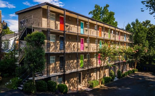 Beautiful Studio Apartment Available NOW! – photo 1