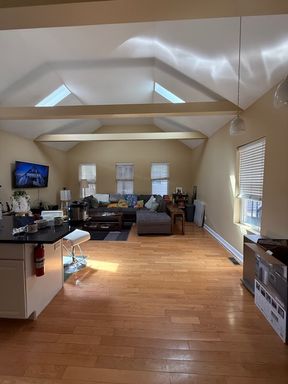 Bucktown Duplex / 3 Bed 2 Bath / Available September 1st – photo 1