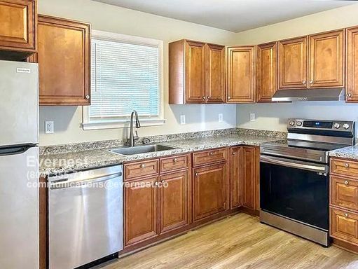 Cozy 2-Bedroom Duplex in a Great Location / Pet-Friendly / Available Soon!