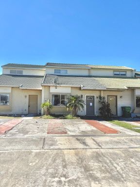 WINTER GARDEN - 2 Bedroom 1.5 Bathroom Townhome – photo 1