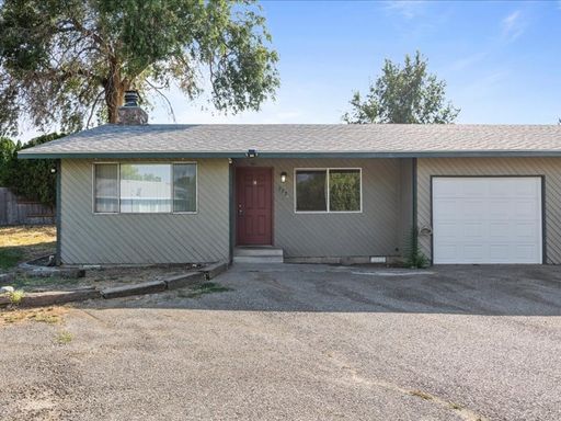 Spacious 2 Bedroom 2 Bath Duplex For Rent In Central Kennewick with the Rest of August Rent Free! – photo 1