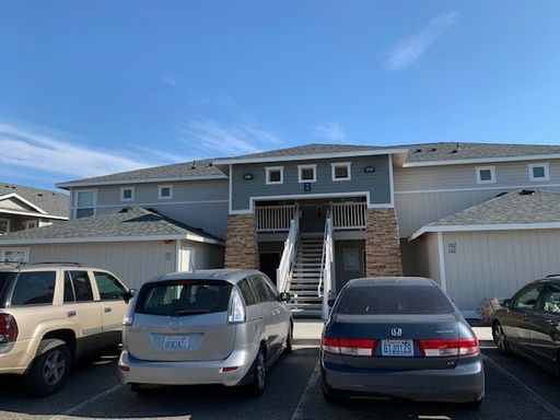 Large Ground Level 3 Bedroom 2 Bath Apartment with Half Off of Septembers Prorated Rent! – photo 1