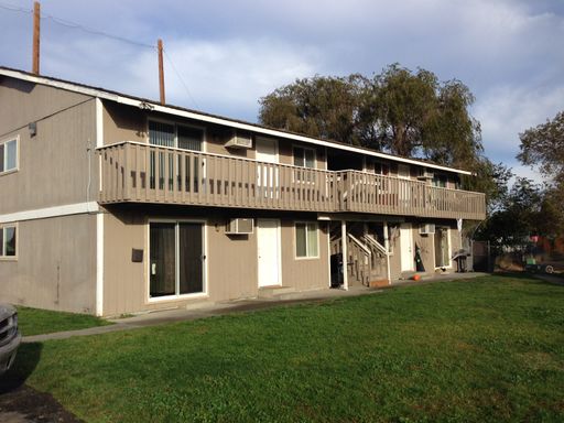 Great Upstairs 3 Bed 1.5 Bath Kennewick Apartment – photo 1