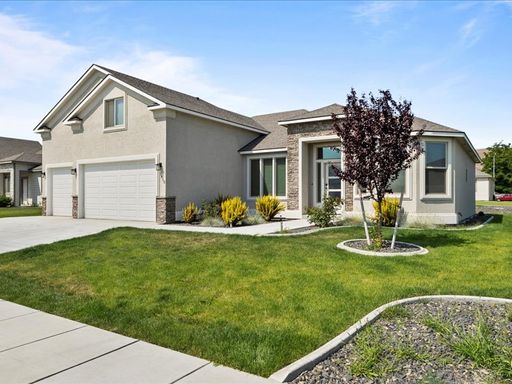 Luxury Living in Richland! Stunning Infinity Home at 1615 Palermo Ave, 4 Bed 3 Bath with the Rest of August Rent Free! – photo 1