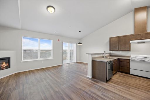 Ground Floor 2 Bedroom 2 Bath Apartment with Attached Garage and No Security Deposit!!! – photo 1