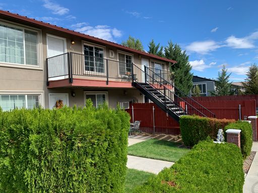 Upstairs 2 Bed 1 Bath Condo in West Richland - August Rent Is Free!