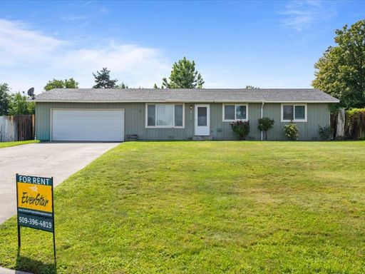 Charming 3 bedroom 1 Bath Rambler In West Richland With Half Off Of September Prorated Rent!