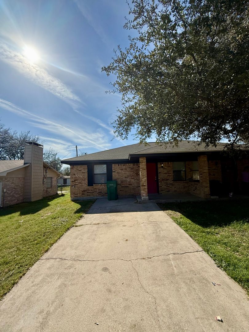 Harker Heights Apartment: 1610 Indian Trail