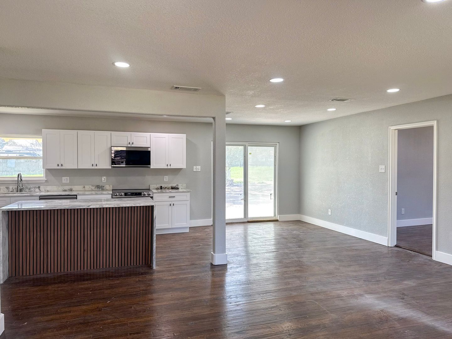 Irving House: 5099 Woodland Dr