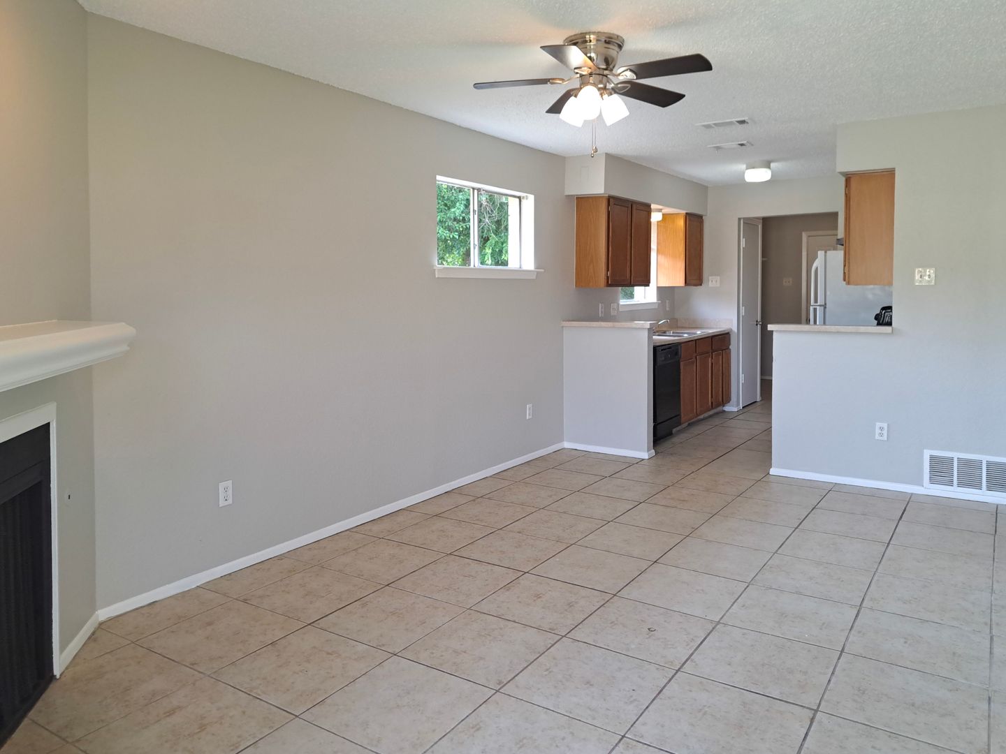 Irving Apartment: 402-400 Renee Drive