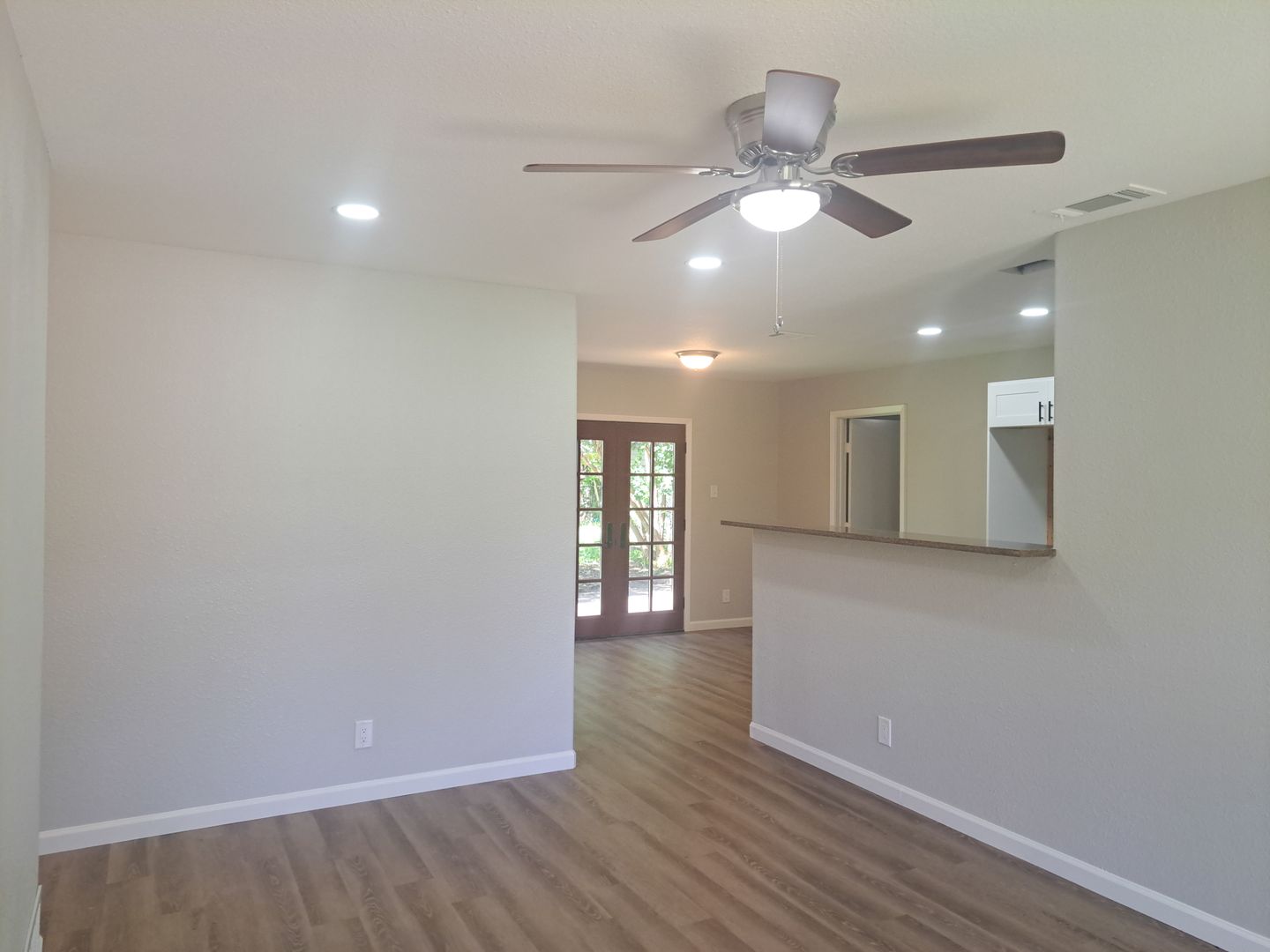Irving House: 59082 Harvard St N