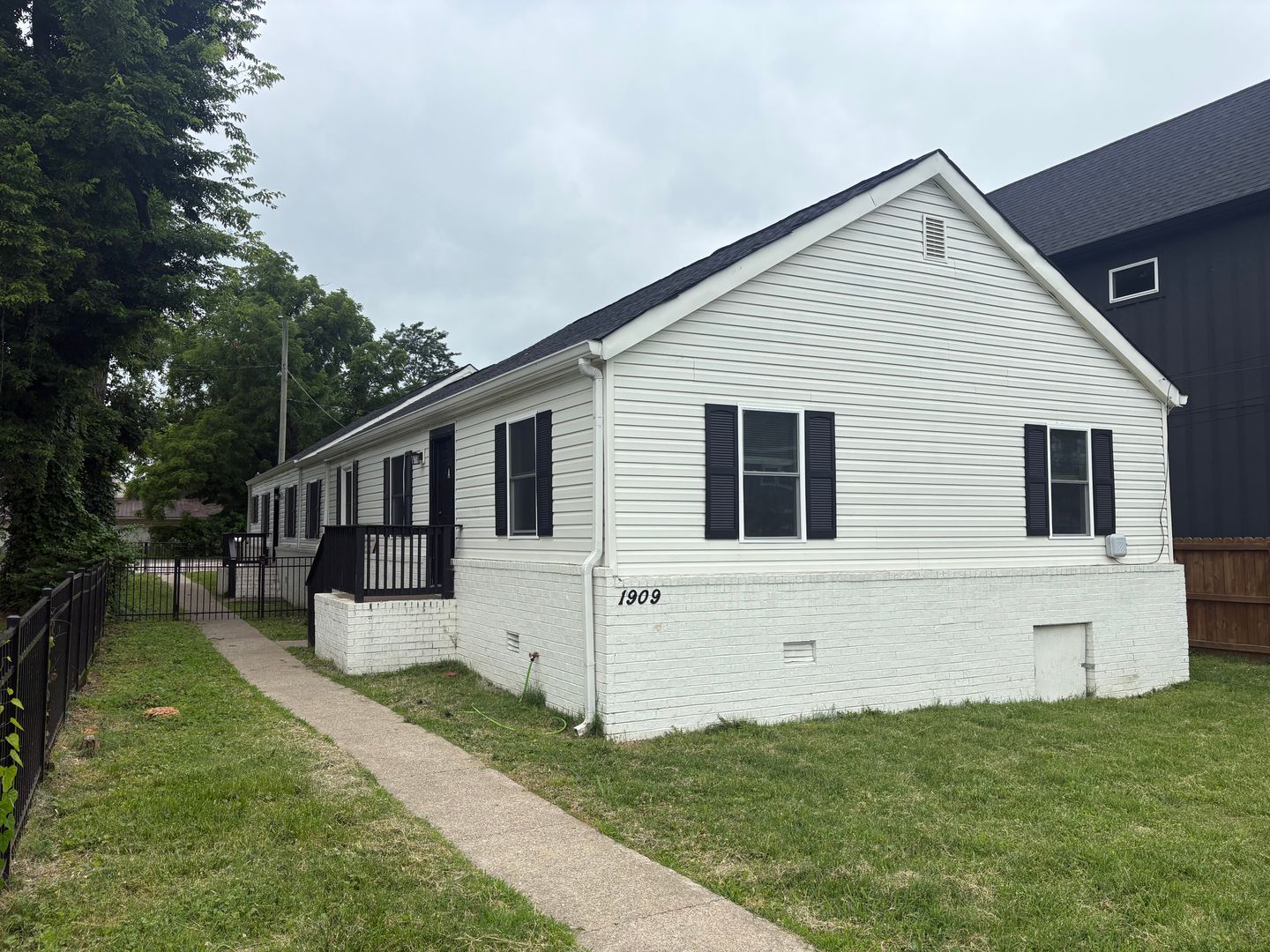 Nashville Apartment: 1909 10th Avenue North