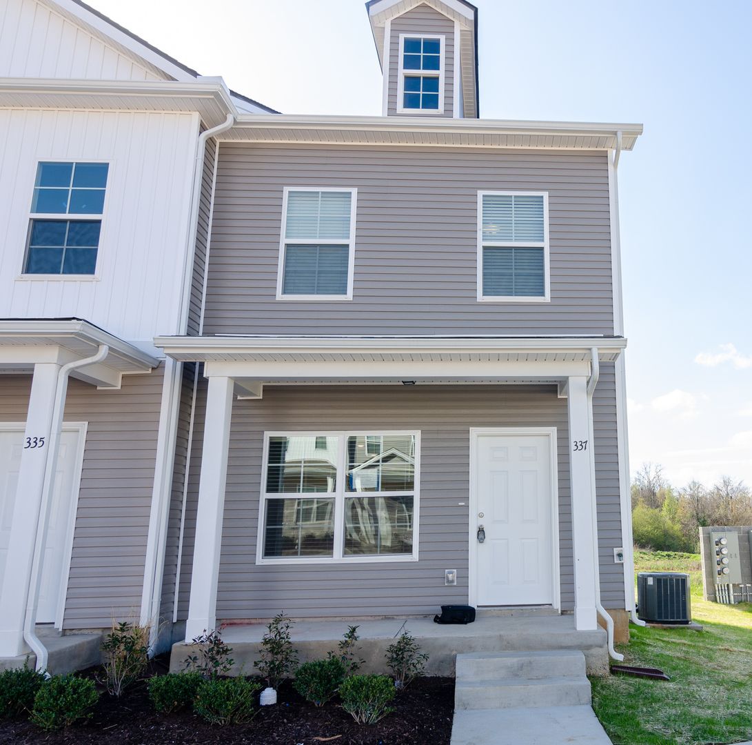 Columbia Townhome: 337 Kristen Ct