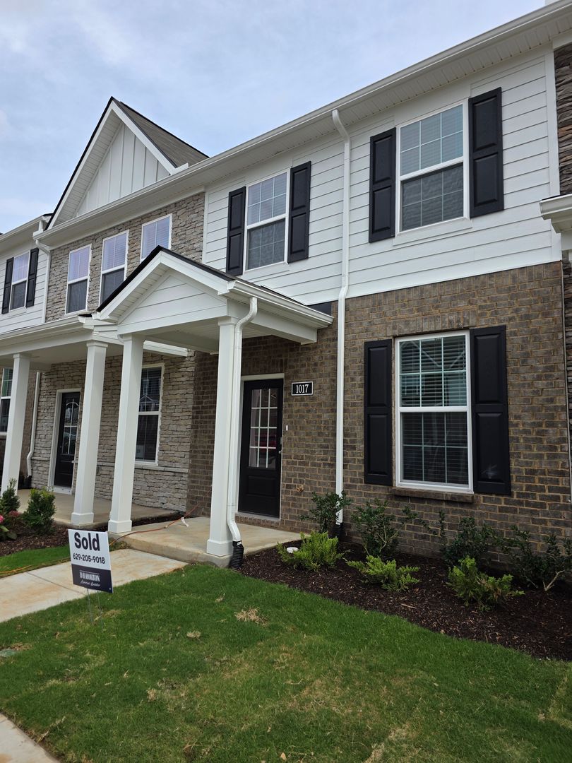 Lebanon Townhome: 1017 Keyes Pl